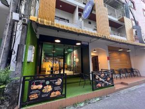 Pupa Rooms