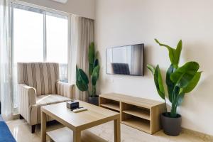 Anya 2BHK near BKC by Square One Stays