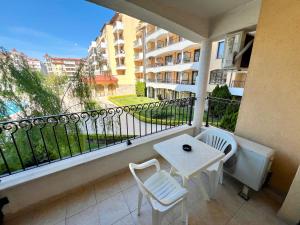 Royal Sun - Sunny Cove Apartment