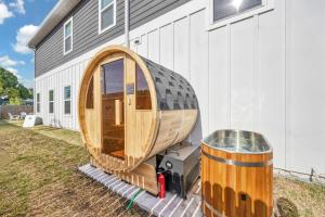Beach Home Sauna & Cold Plunge E-Bikes