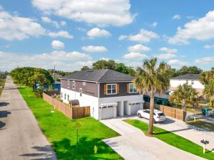 Beach Home Sauna & Cold Plunge E-Bikes