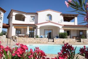 Mediterranean Sea Shell Pool House img25