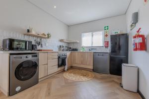 StayBOL Luxury Sea View Apartment