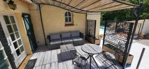 Studio, piscine, calme, à proximité du village