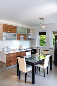Exclusive Apartments Supetarska Draga with Free Boat Perth & Swimming Pool