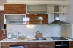 Exclusive Apartments Supetarska Draga with Free Boat Perth & Swimming Pool