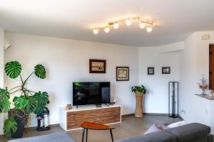Exclusive Apartments Supetarska Draga with Free Boat Perth & Swimming Pool