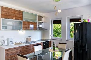 Exclusive Apartments Supetarska Draga with Free Boat Perth & Swimming Pool