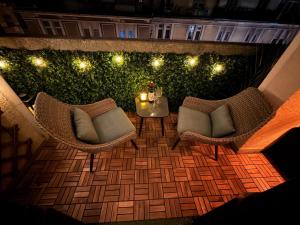 2BDR Balcony Apartment with Optional Garage near Parliament