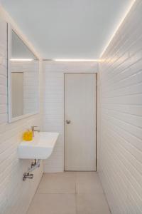 Stella 3BHK in Khar by SquareOne Stays