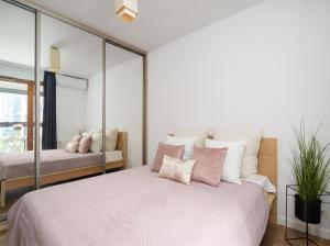Golden Apartments Warsaw - Large & Stylish, Metro Nearby Grzybowska 85-5