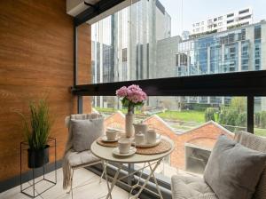 Golden Apartments Warsaw - Large & Stylish, Metro Nearby Grzybowska 85-5