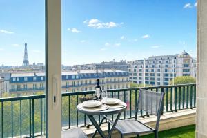 Champs Elysees - Prestige studio with balcony AC and Paris view for 3