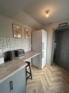 Detached House Sleeps 5 with Garden and Parking