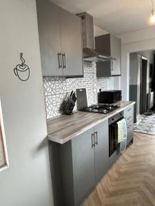 Detached House Sleeps 5 with Garden and Parking