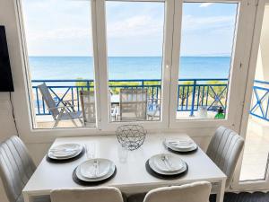 Sea View Luxury Apartment Beachfront 2BR