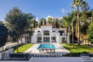Luxurious 6-Bedroom Holiday House in Marbella with Pool