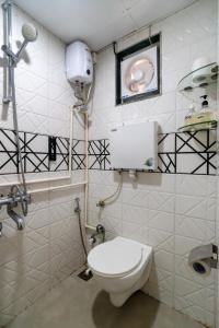 Glass House 1BHK in Khar W by Square One Stays