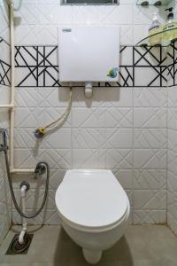 Glass House 1BHK in Khar W by Square One Stays