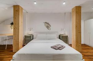 Glass House 1BHK in Khar W by Square One Stays