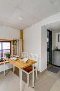 Glass House 1BHK in Khar W by Square One Stays