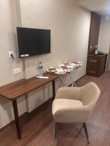 Studio Apartment in Omaxe ITC near Expo Center