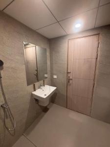 Studio Apartment in Omaxe ITC near Expo Center