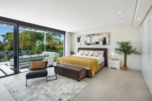 Luxurious 6-Bedroom House with Private Pool in Alicante