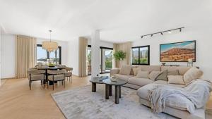 Luxurious 7-Bedroom Holiday House with Private Pool in Benidorm