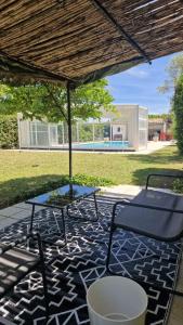 Cocooning et Charmante Maisonnette Provençale, avec Extérieurs privatifs et Accès Piscine