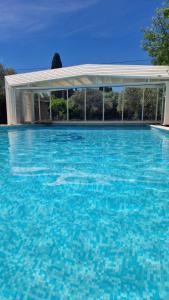 Cocooning et Charmante Maisonnette Provençale, avec Extérieurs privatifs et Accès Piscine