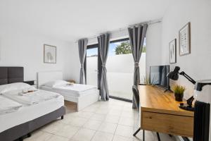 ANDRISS - Travel & Work - 5 BR - Kitchen - Parking