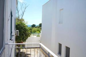 Villa with veranda 300 meters from Lido Gandoli