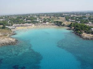 Villa with veranda 300 meters from Lido Gandoli