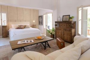 Purple Apricot Hotel