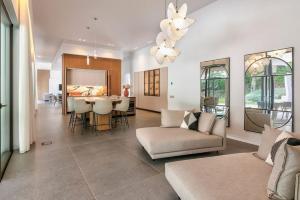 Luxurious 7 Bedroom House with Private Pool in Fuengirola