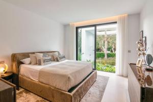 Luxurious 7 Bedroom House with Private Pool in Fuengirola