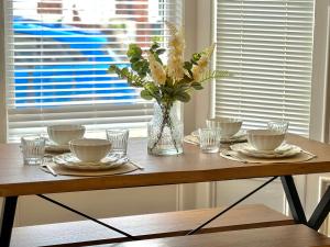 Luxury 3 Bedroom House, South Shields, Next to Port of Tyne & Beach - Free Parking