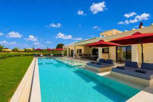 Villa Nobilita Grand 7-Bedroom Luxury Villa with Sky-Lounge Rooftop & 21m Pool - by PosarelliVillas