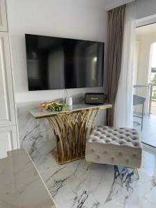Monroe Apartment