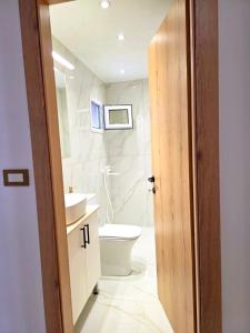 Anthouli homes 4, steps from beach and centre