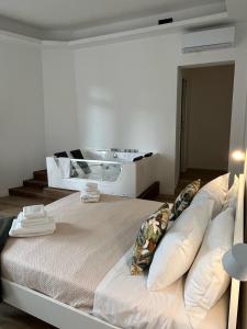 Septembers Suites
