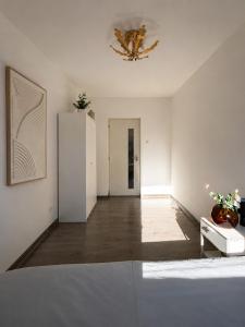 Bright Scandinavian Apartment & Balcony