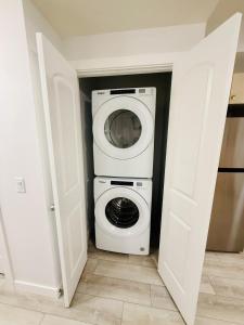 Cozy Haven - Home Away From Home Two-Bedroom Apartment