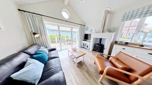 Trinity House - Part of the The Bay Filey Holiday Village with pool, gym and direct beach access, pub, restaurant, tennis and meadows walks