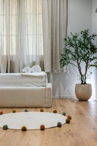 The Homey Flat Stylish 2BR City Apartment by PikHost