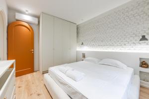 The Homey Flat Stylish 2BR City Apartment by PikHost