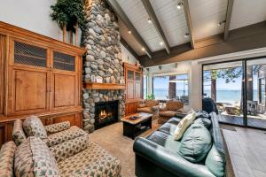 Lakefront Beauty + On Water Lakeland Village #610