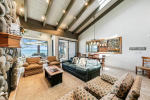 Lakefront Beauty + On Water Lakeland Village #610