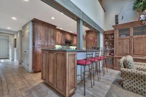 Lakefront Beauty + On Water Lakeland Village #610